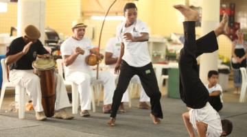 Festival de capoeira inclui programação para idosos e até na água