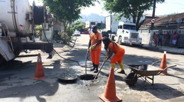 Córrego do Morro José Menino e vias  do Saboó recebem limpeza nesta quinta. Assista a vídeo