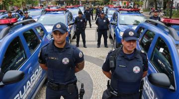 guardas e viaturas na praça #paratodosverem