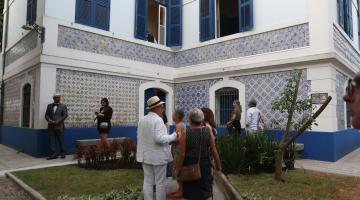 pessoas chegando na casa das culturas #paratodosverem