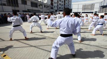 Prefeitura entrega centro esportivo no Embaré