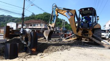 Obras do viaduto da entrada da Cidade seguem em ritmo acelerado. Veja o vídeo   