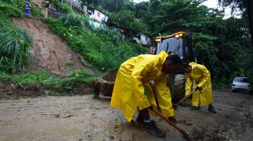 Mais de 100 funcionários de limpeza atuam na Cidade 