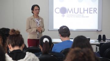 Palestra em Santos exemplifica formas de combate à violência contra a mulher