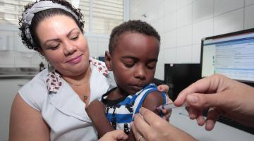 Vacinação contra gripe tem início para crianças e gestantes em Santos