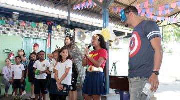 Teatro ensina alunos de Santos a combaterem o mosquito Aedes Aegypti