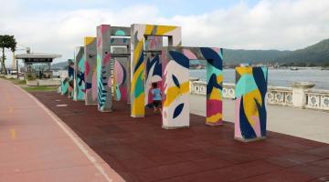 parkour com piso de borracha na orla da praia #paratodosverem