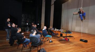 Técnicos do Teatro Municipal de Santos participam de treinamento para trabalho em altura