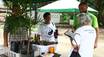 Tai chi chuan e doação de mudas marcam Dia da Árvore e chegada da primavera