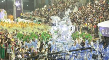 desfile de escola na avenida #paratodosverem