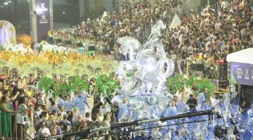 desfile de escola na avenida #paratodosverem