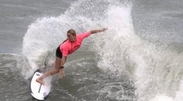 Isabelly Knut surfando. #Paratodosverem