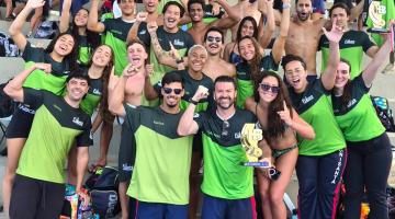 Equipe de natação comemora títulos nos Jogos Abertos. #Paratodosverem