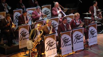 orquestra de jazz tocando #paratodosverem