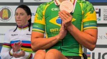 Jessica Messali com a medalha no Mundial. #Paratodosverem