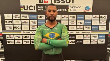 Ciclista posa para foto no Mundial. #Paratodosverem