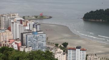 foto aérea da praia do josé menino #paratodosverem 