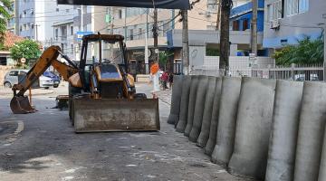 máquina atuando na obra #paratodosverem 