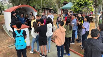jovens visitam locais de Santos. #Paratodosverem