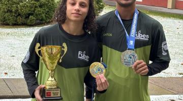 Judocas mostram suas medalhas. #Paratodosverem.