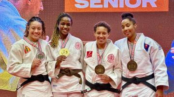 Judocas no pódio do Paulista. Fotos: Divulgação