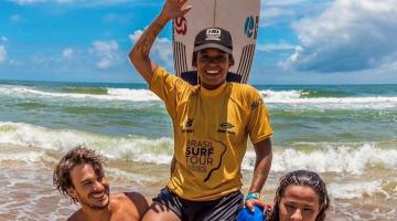 Com dois aéreos, surfista de Santos vence etapa do Brasil Surf Tour