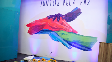parede com mãos dadas #paratodosverem