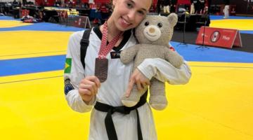 Larissa Rossi e a ursinha da filha. #Paratodosverem