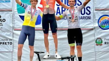 ciclista Lauro Chaman no pódio. #Paratodosverem
