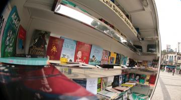 livros no estande do leia santos #paratodosverem 