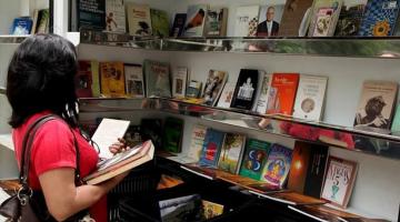 Leia Santos terá novos displays de doação de livros e gibis em 10 pontos de ônibus e 40 coletivos 