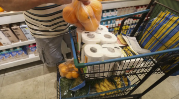 carrinho com produtos de supermercado #paratodosverem 