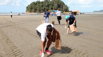 Santos terá mutirão de limpeza na praia no World Cleanup Day