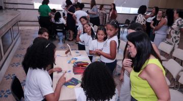 alunos autografam obras #paratodosverem