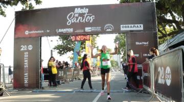atleta chegando no fim da corrida #paratodosverem 