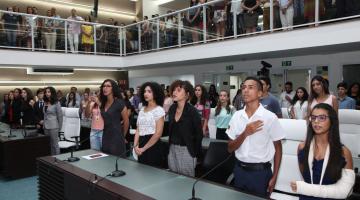 Jovens vereadores tomam posse na Câmara de Santos