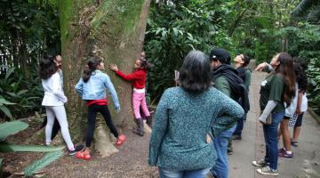 Crianças conhecem locais restritos do Orquidário