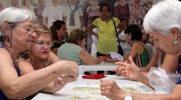 Avós recebem homenagem no Espaço do Idoso em Santos