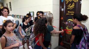 Meninas participam de projeto de valorização da cultura negra