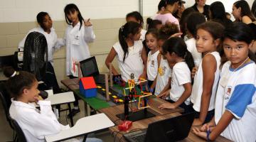 Alunos da rede municipal de Santos mostram talento com jogos, robótica e programação
