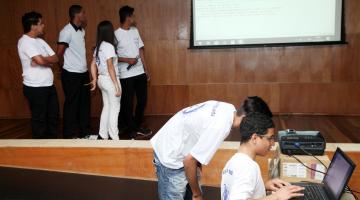 Estudantes completam curso de educação tecnológica