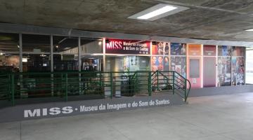 a fachada do museu da imagem e do som de santos. #paratodosverem 