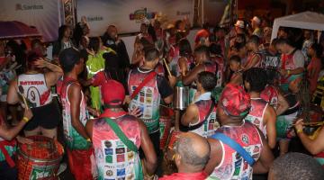 Carnabanda prossegue fazendo a festa nos bairros de Santos