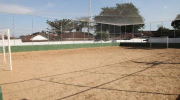 Áreas de descarte de lixo se transformam em dois campos de futebol na Zona Noroeste de Santos
