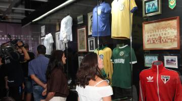 Exposição que homenageia Pepe, o ‘Canhão da Vila’, é atração no Museu Pelé
