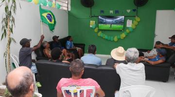 Apesar de derrota da Seleção, clima em abrigo de Santos é de esperança na Copa e na vida