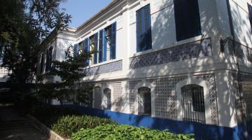 a fachada lateral da casa das culturas, em estilo colonial e azulejada. #paratodosverem 