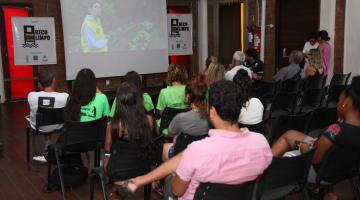 Programa Beco Limpo, em Santos, completa um ano capacitando jovens e transformando o Dique da Vila Gilda