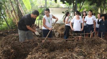 Estudantes de Santos aprendem a produzir adubo natural a partir de resíduos orgânicos