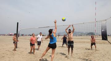 jogo de vôlei na praia. #paratodosverem